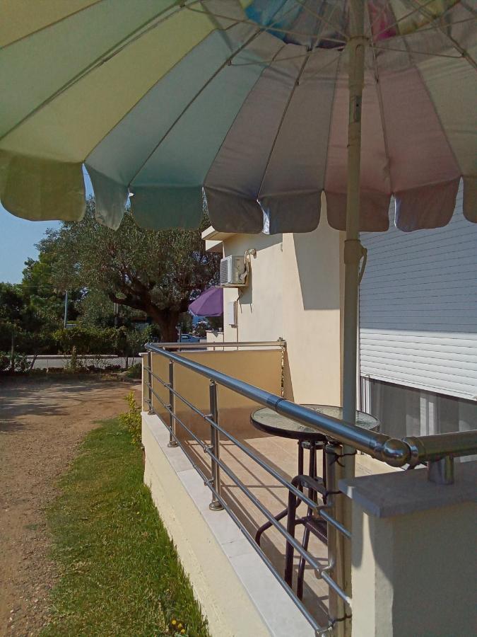 Irina Haus Apartment Gerakini Exterior photo